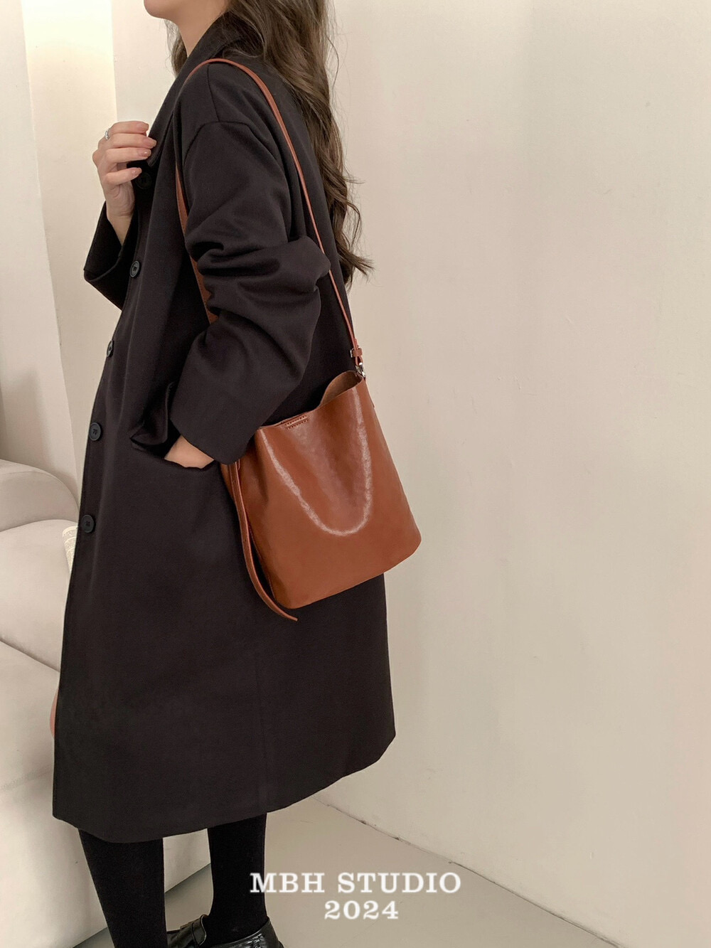 MBH Top Grain Vegetable Tanned Leather Bucket Bag Vintage Crossbody Shoulder Bag with Strap - Image 2