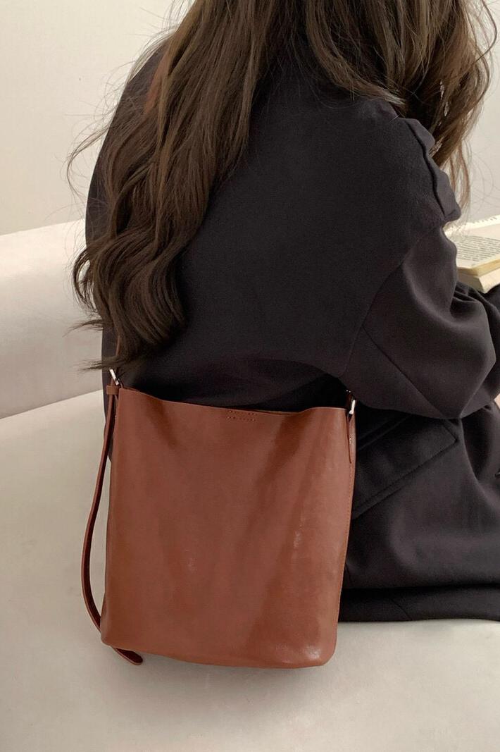 MBH Top Grain Vegetable Tanned Leather Bucket Bag Vintage Crossbody Shoulder Bag with Strap - Image 5