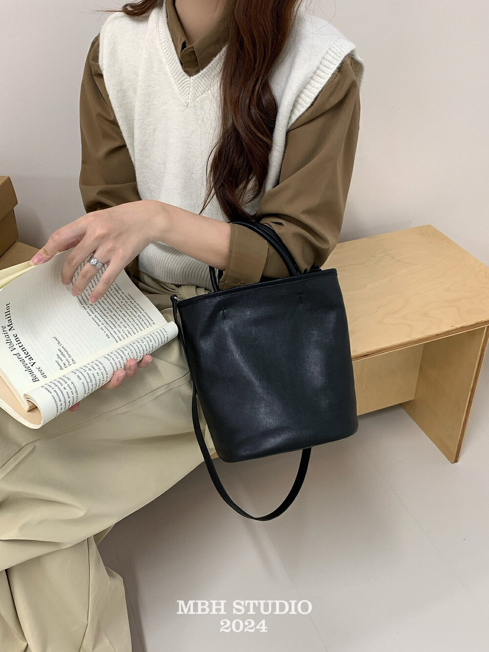 MBH Vegetable-Tanned Top-Grain Leather Handmade Bucket Bag Crossbody Handbag with Strap