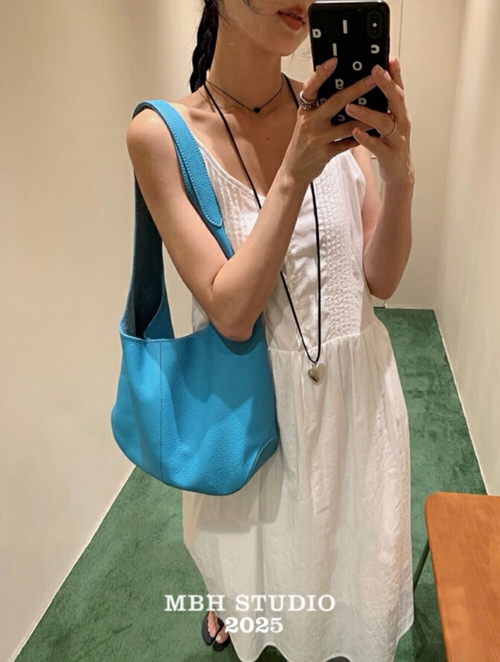 MBH Korean Minimalist Full Grain Leather Bucket Shoulder Bag Large Capacity Commuter Litchi Texture Casual Versatile with Storage Pouch - Image 2