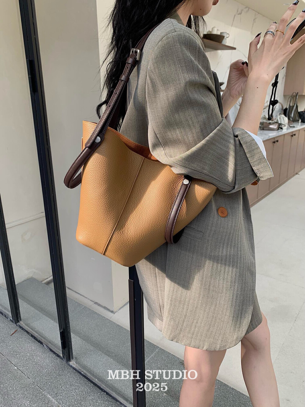 MBH Top Grain Litchi Pattern Leather Bucket Bag Tote Handbag Shoulder Bag with Storage Pouch - Image 4