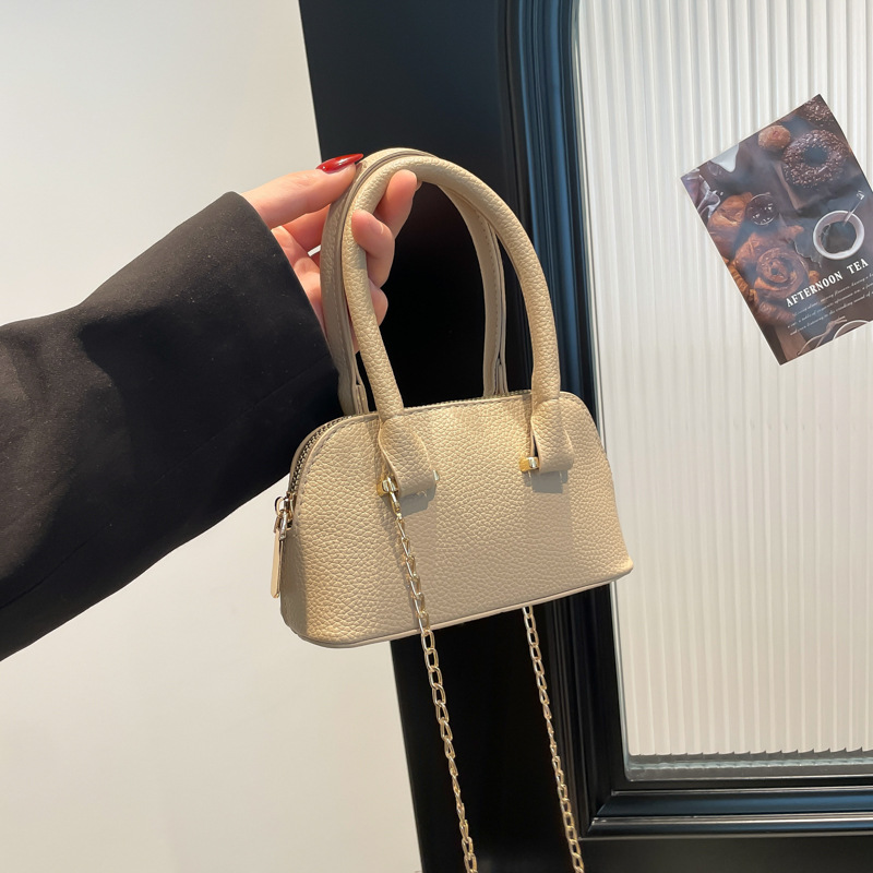 Minimalist Shell Shoulder Crossbody Handbag with Chain 2025 - Image 4