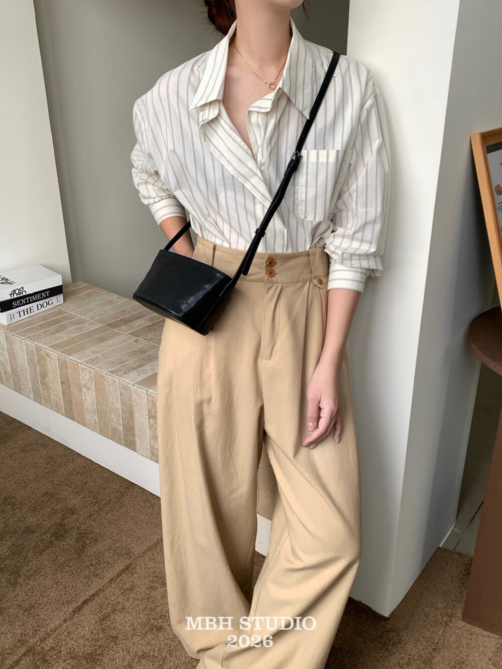MBH Top-Grain Vegetable-Tanned Leather Yuanbao Bag Mini Phone Crossbody Shoulder Bag - Image 3