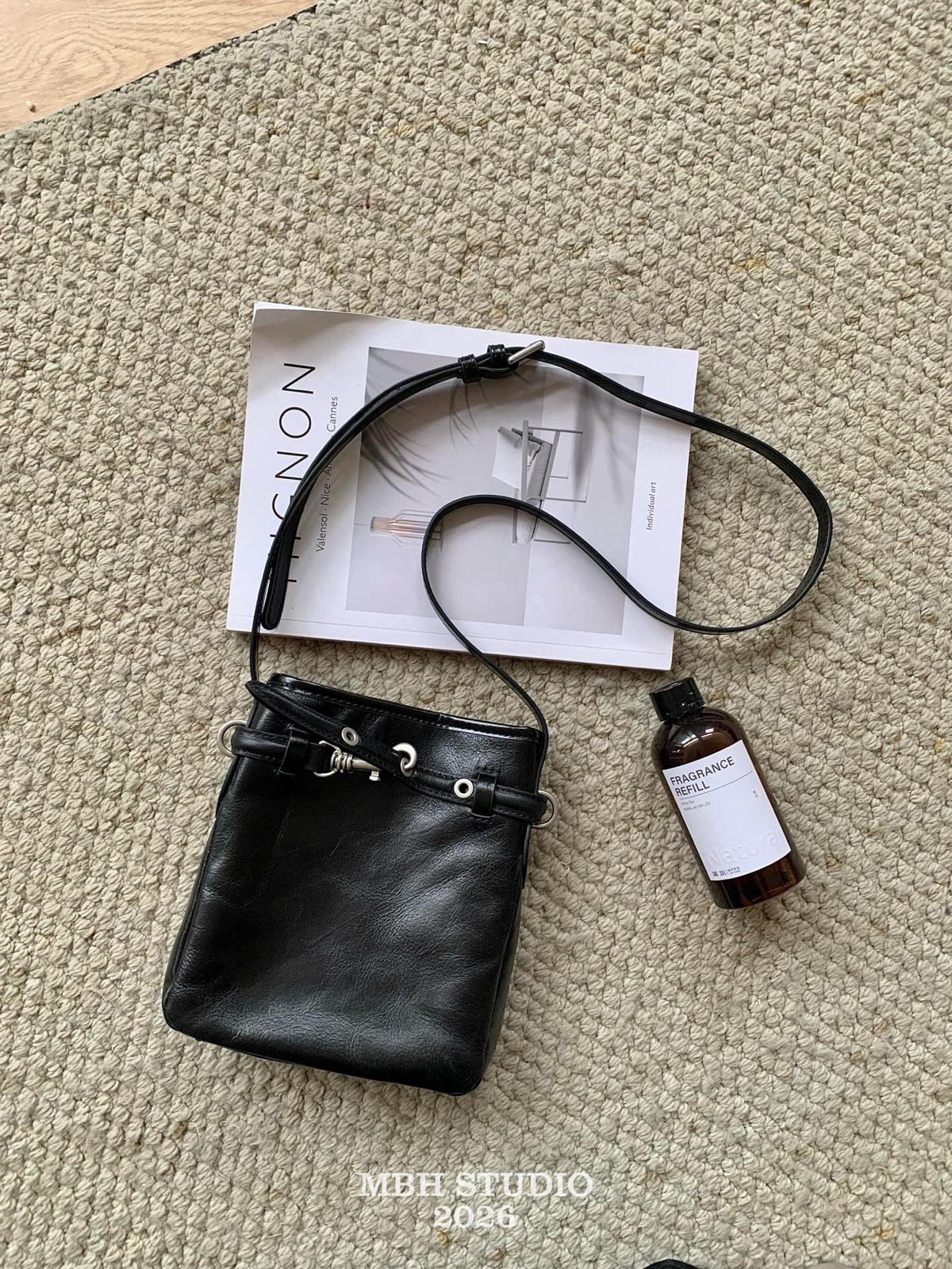 MBH Oil Waxed Top Layer Cowhide Dopamine Phone Bag Niche Crossbody Bag - Image 3