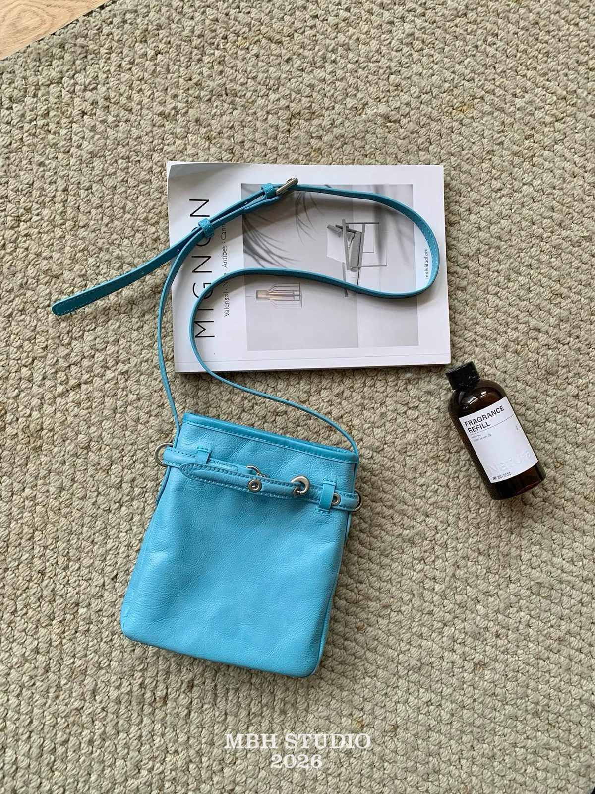 MBH Oil Waxed Top Layer Cowhide Dopamine Phone Bag Niche Crossbody Bag - Image 4