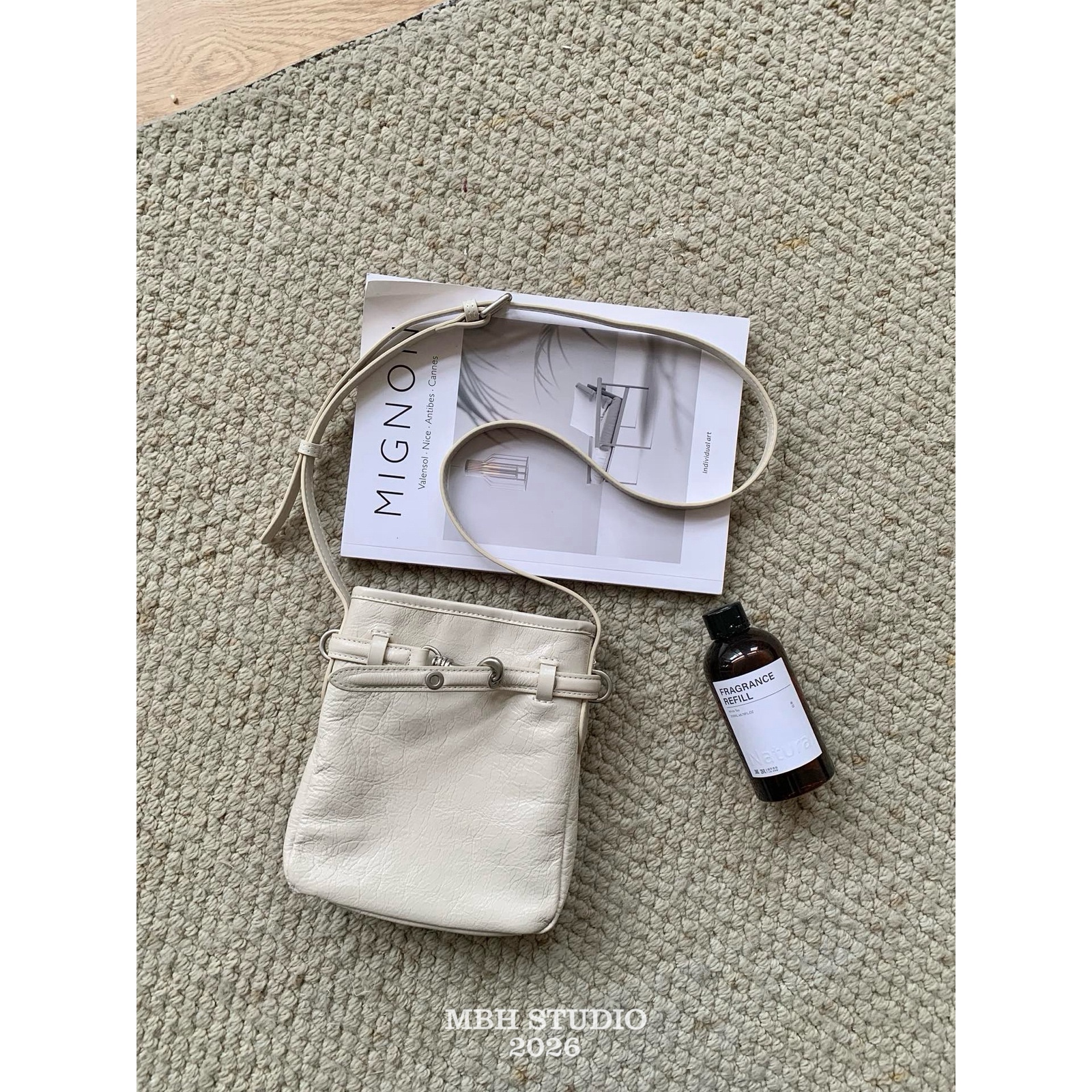 MBH Oil Waxed Top Layer Cowhide Dopamine Phone Bag Niche Crossbody Bag - Image 5