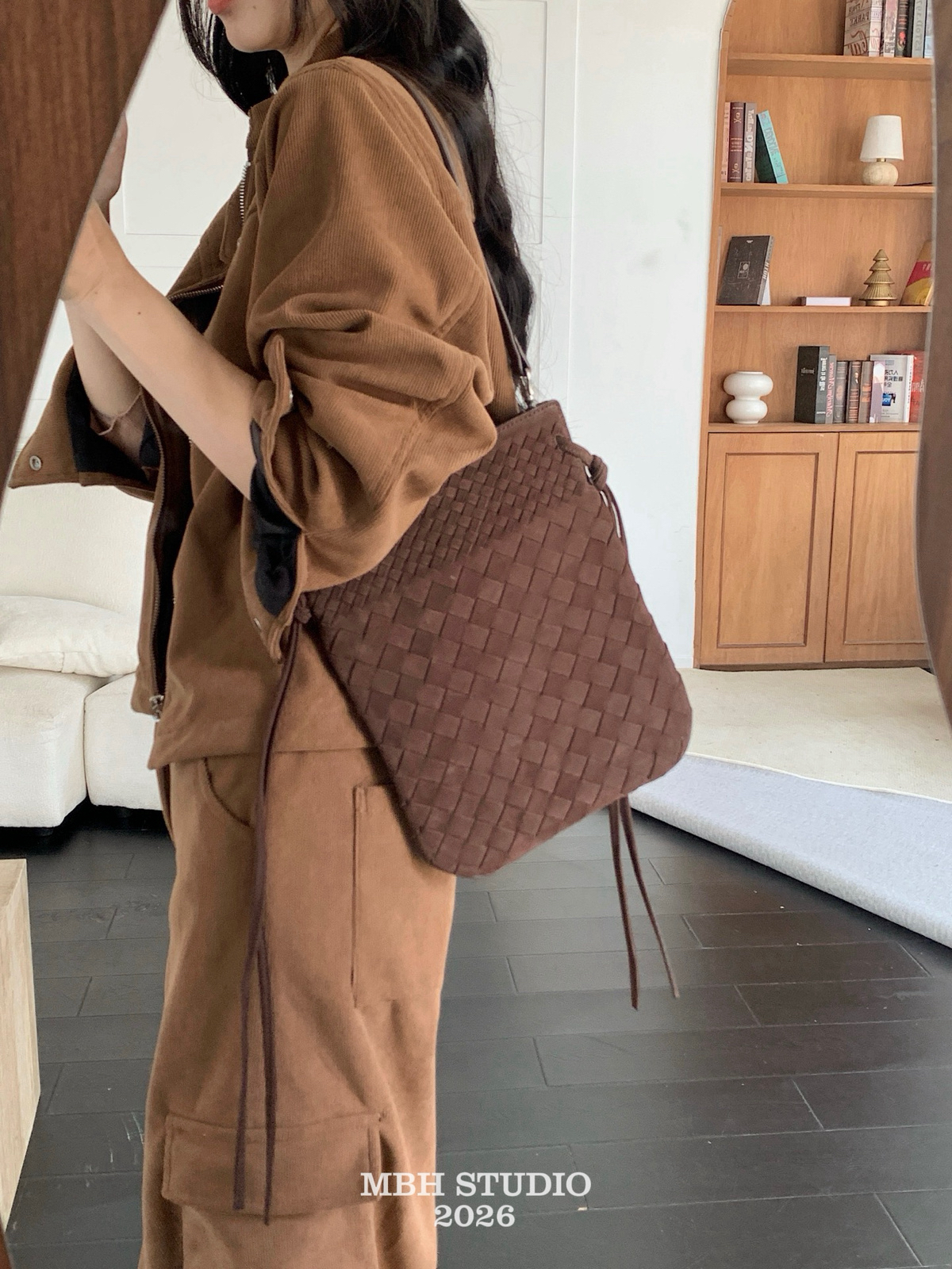 MBH Handmade Woven Large Phone Bag Vintage Matte Leather Shoulder Bag - Image 2